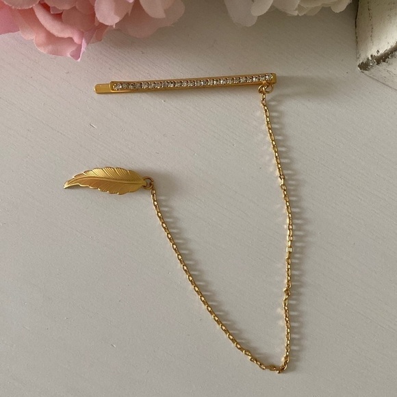 Avigail Adam Bobby Pin Crystals Leaf Chain - Picture 2 of 7